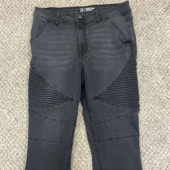 No Boundaries High Rise Skinny Jeans - Picture 2 of 5